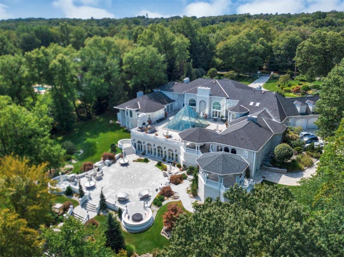 Mansion with a skylight designed like the pyramid at The Louvre.